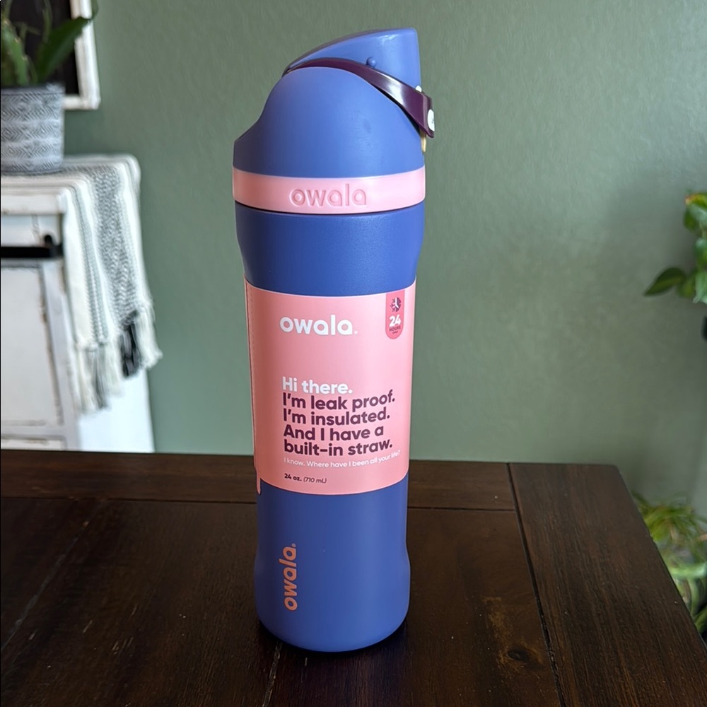 Owala 24 oz. FreeSip Stainless Steel Water Bottle in Blue Jay! New!